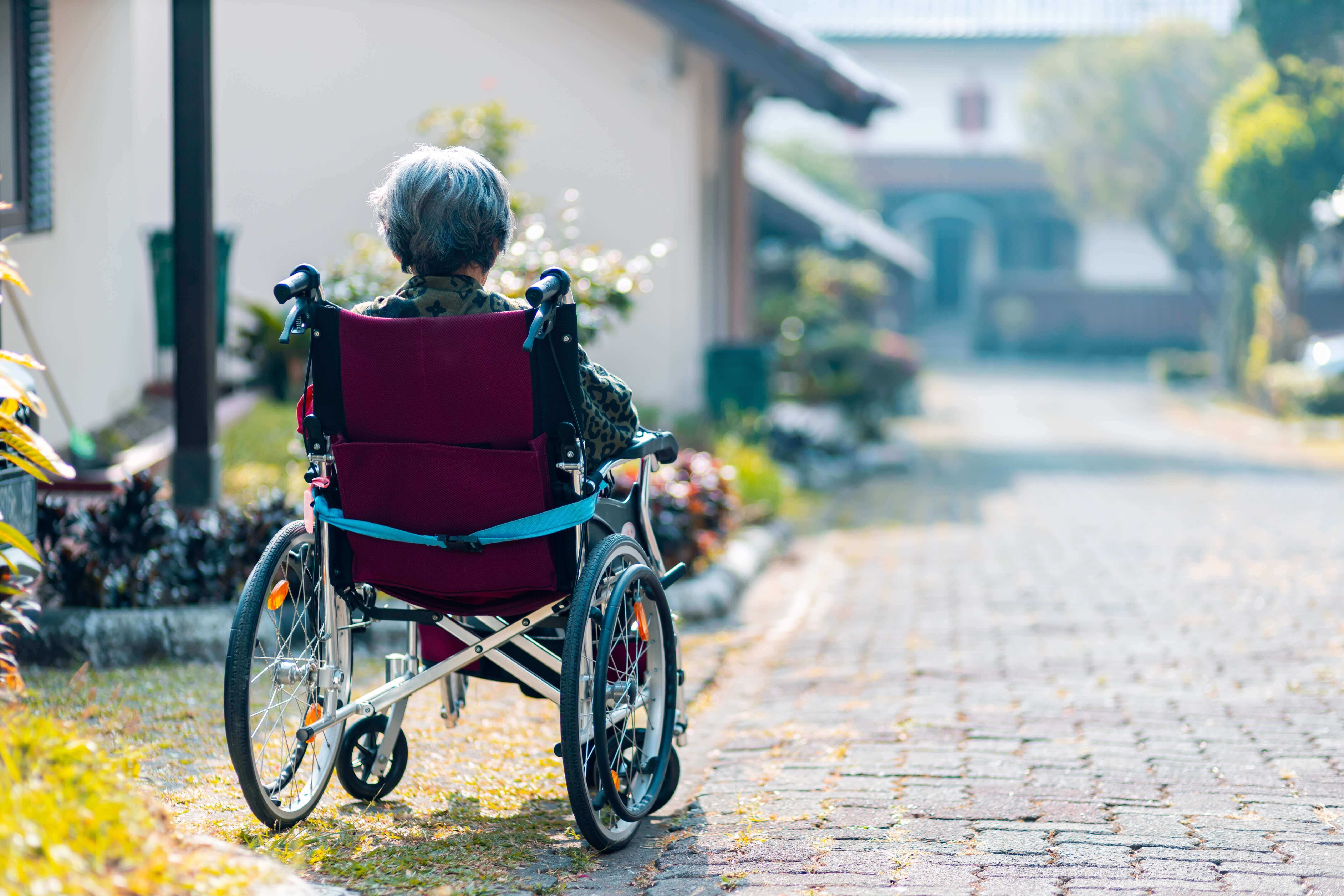 Are you Aware of the Benefits of Lightweight Wheelchairs?